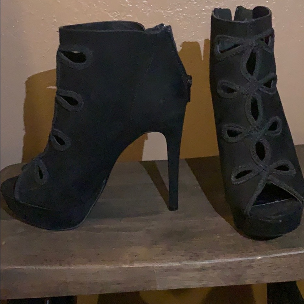 Heels - Picture 3 of 4